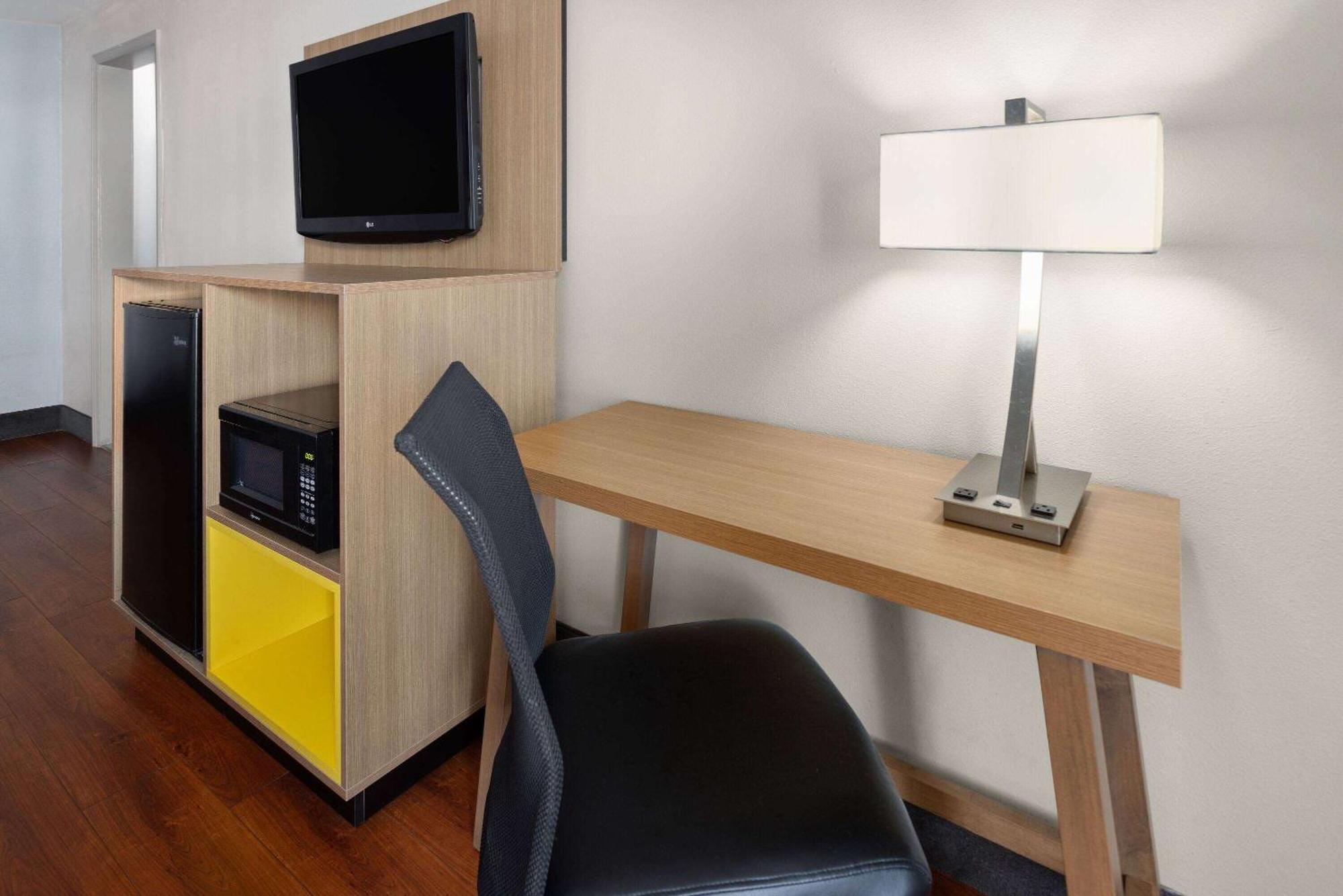 Days Inn By Wyndham Americus Buitenkant foto